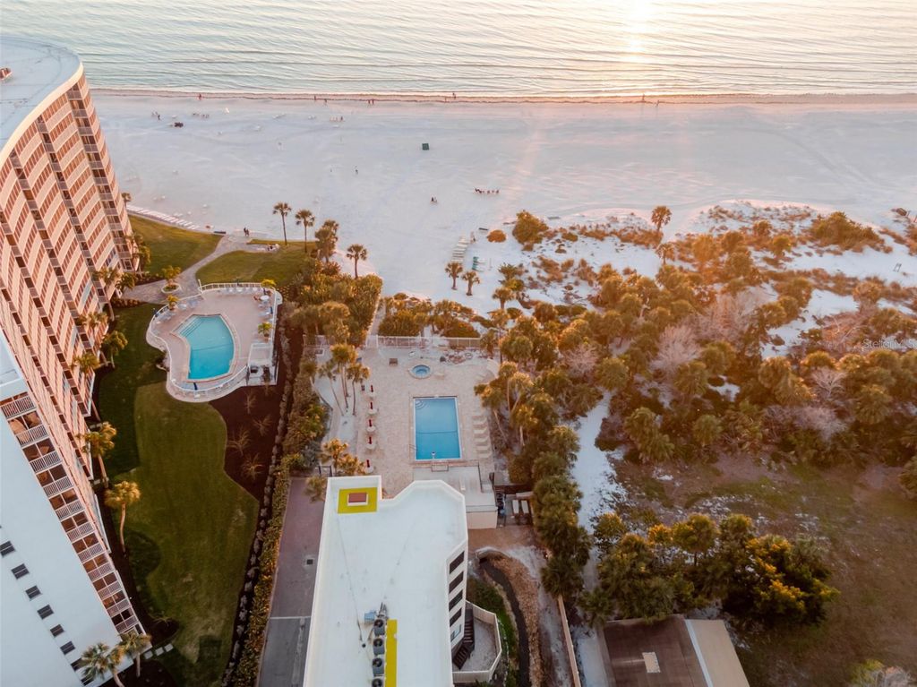 Image 53 of property listing at 6285 MIDNIGHT PASS ROAD 307, Sarasota, FL 34242