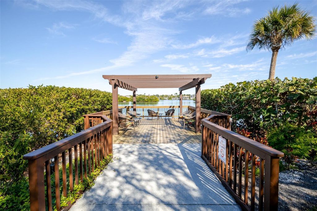 Image 56 of property listing at 6285 MIDNIGHT PASS ROAD 307, Sarasota, FL 34242