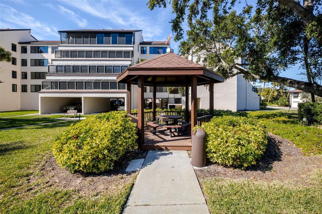 Image 60 of property listing at 6285 MIDNIGHT PASS ROAD 307, Sarasota, FL 34242