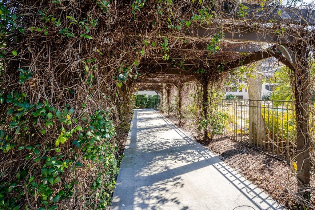 Image 61 of property listing at 6285 MIDNIGHT PASS ROAD 307, Sarasota, FL 34242