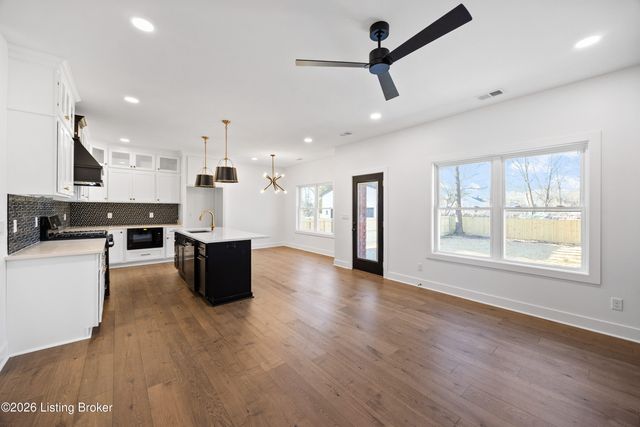 402 Wood Rd, Louisville, KY 40222