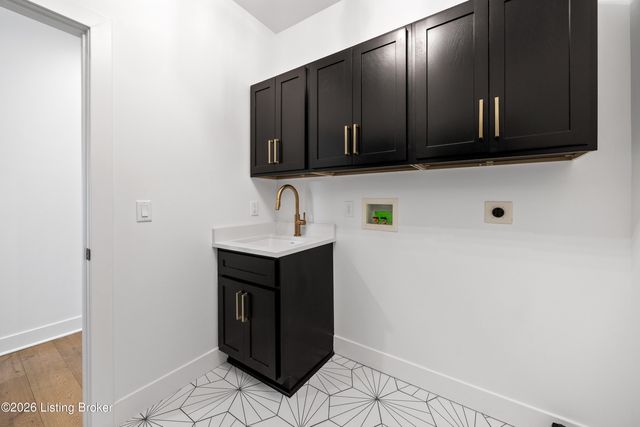 402 Wood Rd, Louisville, KY 40222