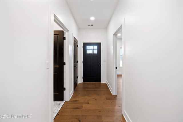 402 Wood Rd, Louisville, KY 40222