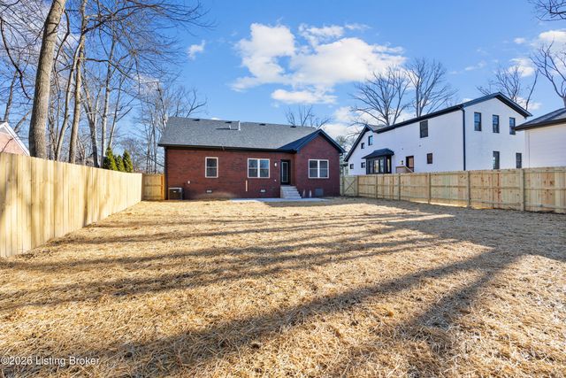 402 Wood Rd, Louisville, KY 40222