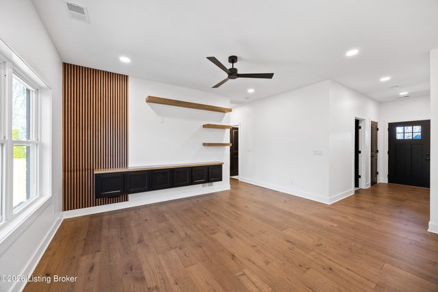 402 Wood Rd, Louisville, KY 40222