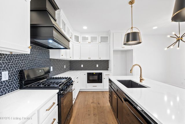 402 Wood Rd, Louisville, KY 40222