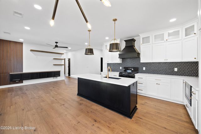 402 Wood Rd, Louisville, KY 40222