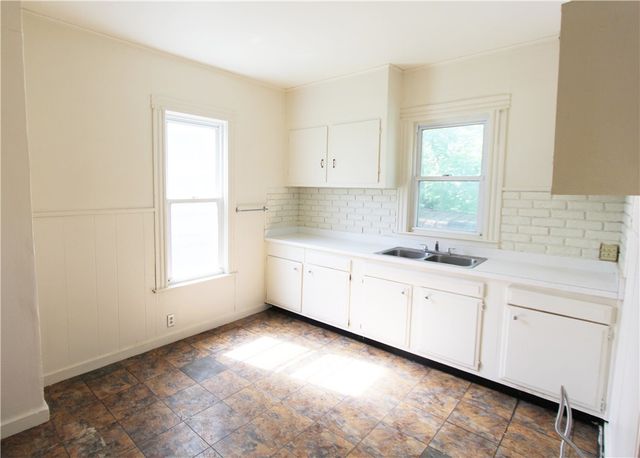86 Glendale Park, Rochester, NY 14613