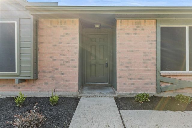 9426 Willow Wood Lane, Houston, TX 77086