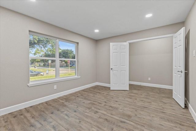 9426 Willow Wood Lane, Houston, TX 77086