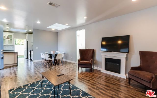 16001 WYANDOTTE Street, Van Nuys (los Angeles), CA 91406