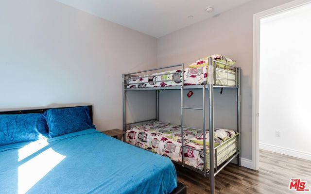 16001 WYANDOTTE Street, Van Nuys (los Angeles), CA 91406