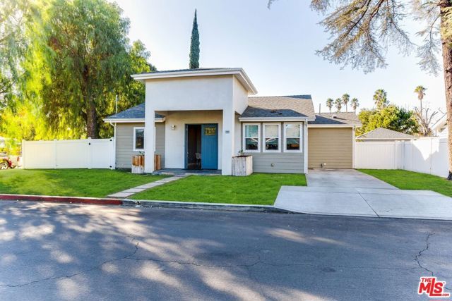 16001 WYANDOTTE Street, Van Nuys (los Angeles), CA 91406