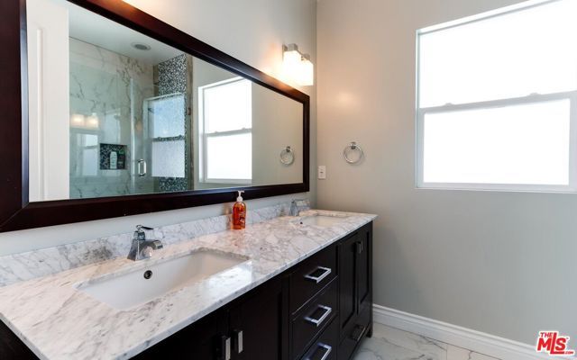 16001 WYANDOTTE Street, Van Nuys (los Angeles), CA 91406