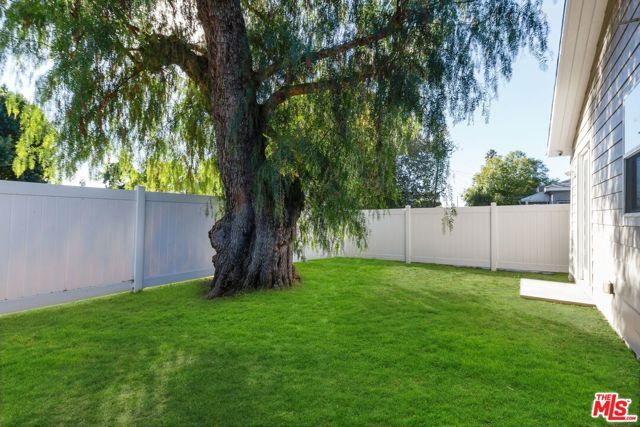 16001 WYANDOTTE Street, Van Nuys (los Angeles), CA 91406