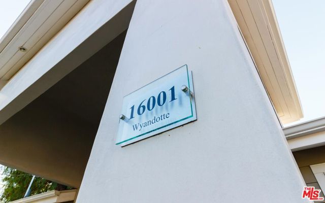 16001 WYANDOTTE Street, Van Nuys (los Angeles), CA 91406