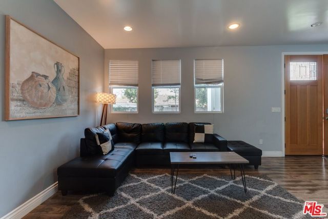 16001 WYANDOTTE Street, Van Nuys (los Angeles), CA 91406