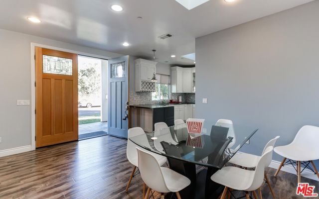 16001 WYANDOTTE Street, Van Nuys (los Angeles), CA 91406