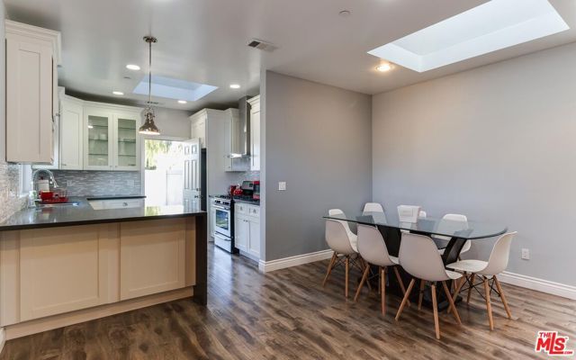 16001 WYANDOTTE Street, Van Nuys (los Angeles), CA 91406