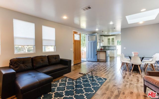 16001 WYANDOTTE Street, Van Nuys (los Angeles), CA 91406