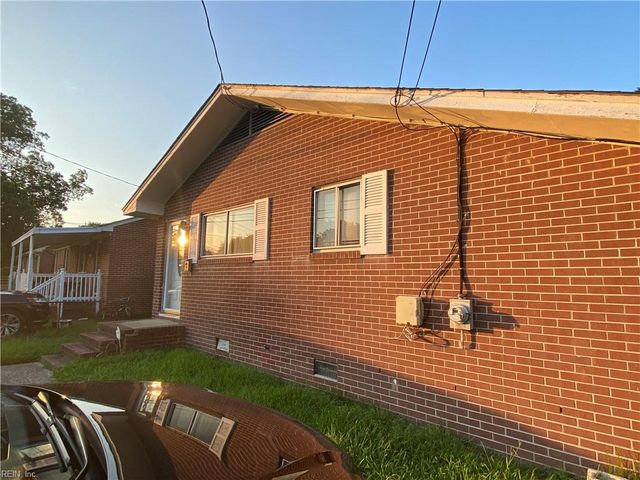 14 Henderson LN, Hampton, VA 23663
