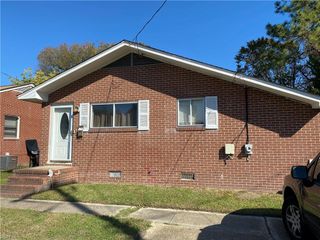 14 Henderson LN, Hampton, VA 23663