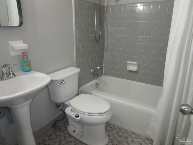 672 Linden Rd, Pensacola, FL 32503