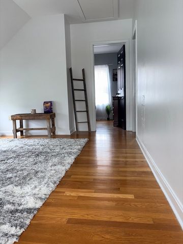 245 Clifford St, New Bedford, MA 02745