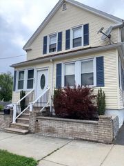 245 Clifford St, New Bedford, MA 02745