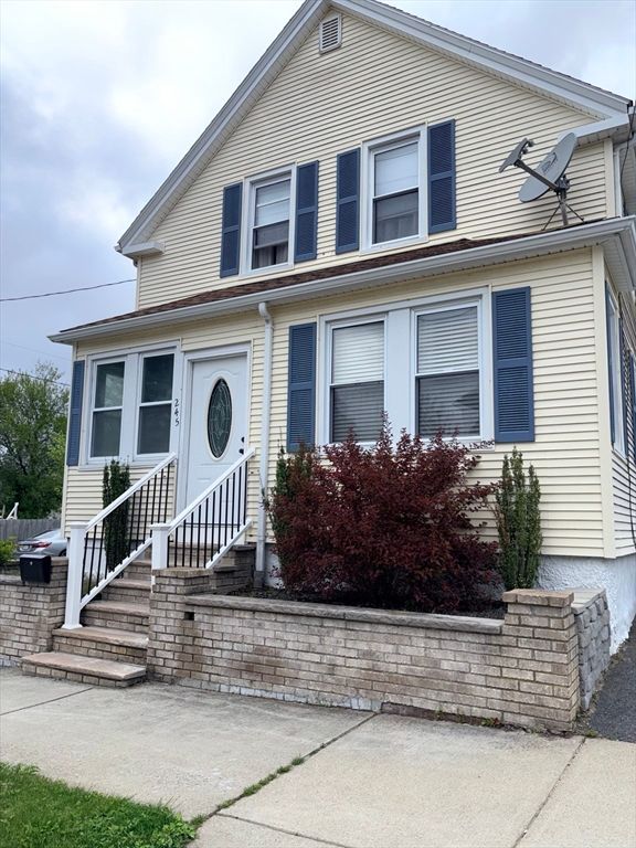245 Clifford St, New Bedford, MA 02745