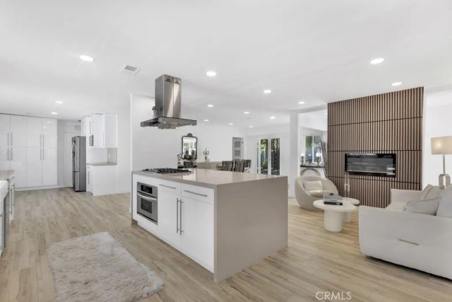 22736 Schoolcraft, West Hills, CA 91307