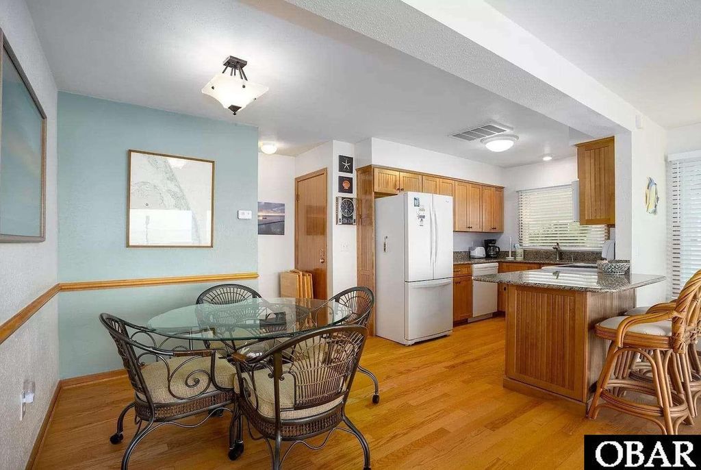 Image 9 of property listing at 1318 Duck Rd # E, Duck, NC 27949