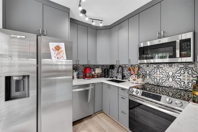 4525 NE 21st Avenue 1, Fort Lauderdale, FL 33308