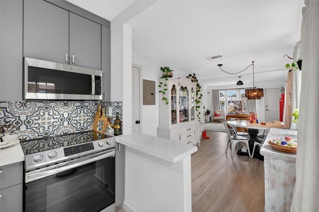 4525 NE 21st Avenue 1, Fort Lauderdale, FL 33308