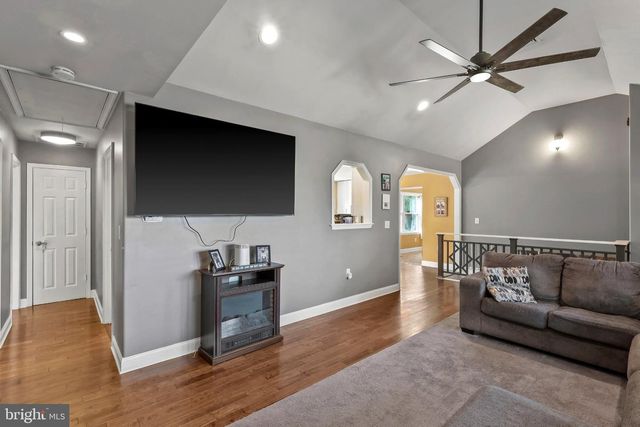 19 MADISON RD, Willow Grove, PA 19090