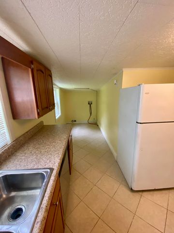 136 State Garage Road, Stearns, KY 42647