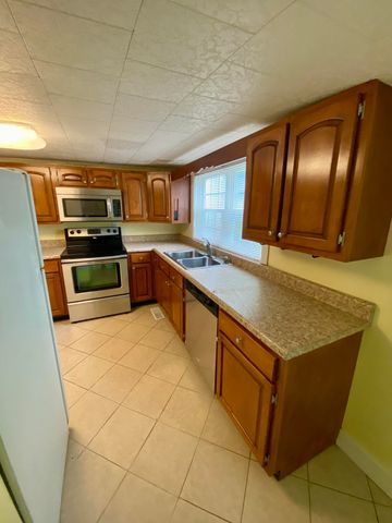 136 State Garage Road, Stearns, KY 42647