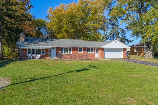 1006 Maple Hill Road, Bloomington, IL 61705