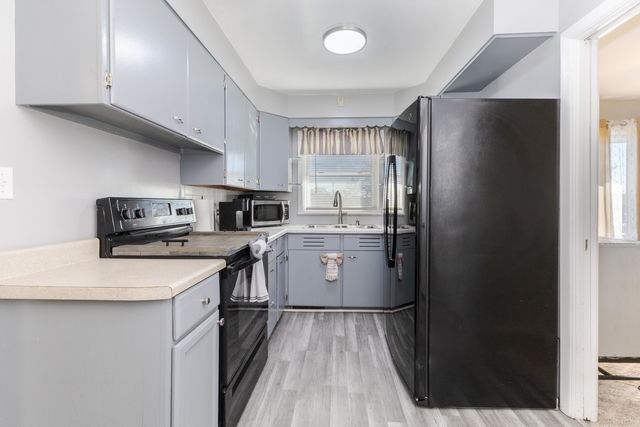 1006 Maple Hill Road, Bloomington, IL 61705