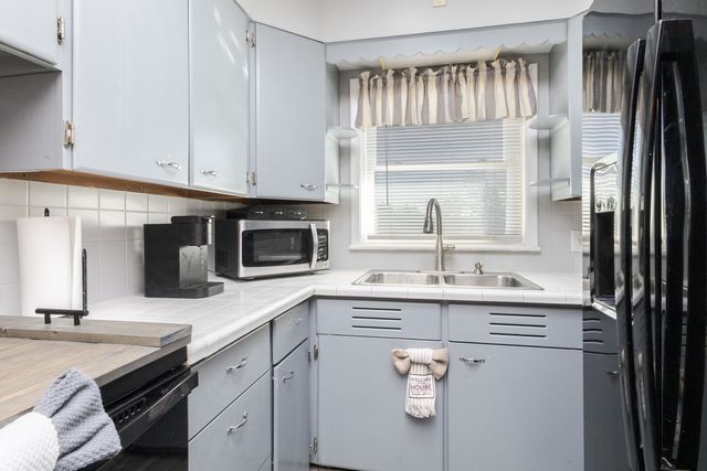 1006 Maple Hill Road, Bloomington, IL 61705