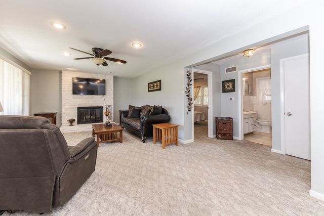 1006 Maple Hill Road, Bloomington, IL 61705