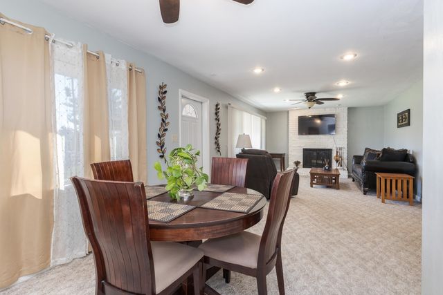 1006 Maple Hill Road, Bloomington, IL 61705