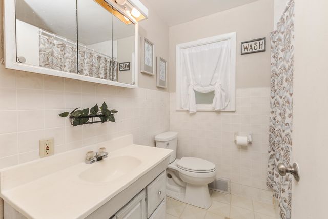 1006 Maple Hill Road, Bloomington, IL 61705