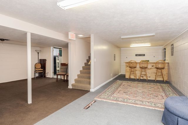 1006 Maple Hill Road, Bloomington, IL 61705