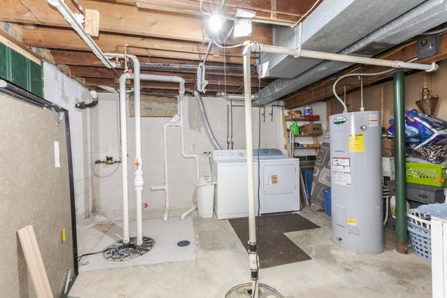 1006 Maple Hill Road, Bloomington, IL 61705