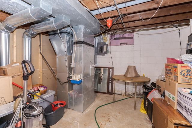 1006 Maple Hill Road, Bloomington, IL 61705