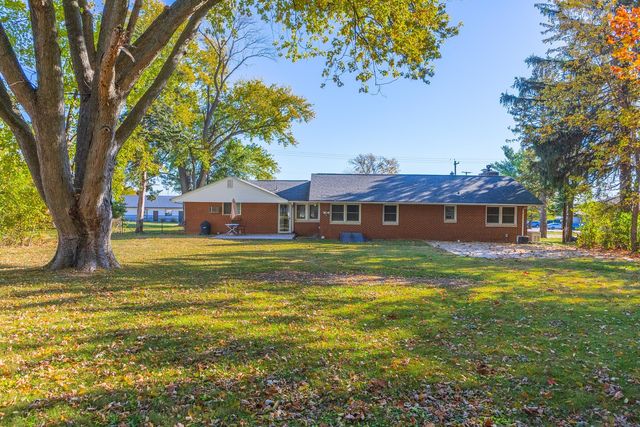 1006 Maple Hill Road, Bloomington, IL 61705