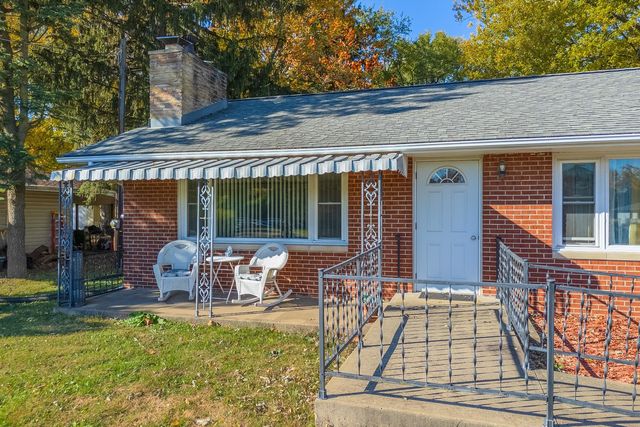 1006 Maple Hill Road, Bloomington, IL 61705