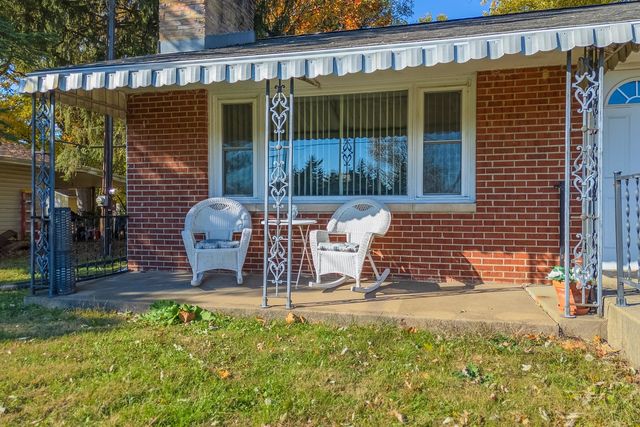 1006 Maple Hill Road, Bloomington, IL 61705