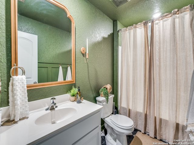 1136 Amber Lake, Seguin, TX 78155